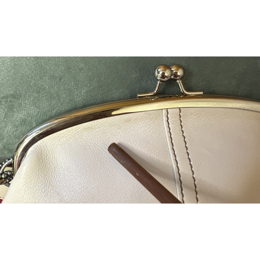 Vtg Coach Soho Kisslock Wristlet Clutch White Timeless Classic Minimalist - Picture 9 of 12